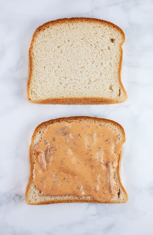 Sliced bread with chipotle mayo.